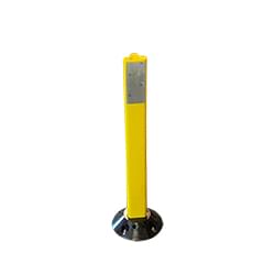 19500B ABS Base with 28" yellow cloverleaf post with one (1) 3" × 9" vertical white high intensity reflective strip.