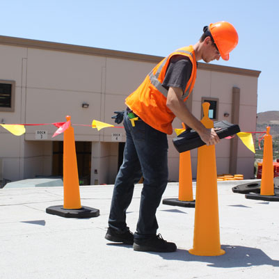 2 workers setting up the Roof Edge Delineator Cone system