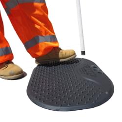 The raised dome surface of the TrafFix Work Mate reduces fatigue caused by standing for long periods of time on hard surfaces.